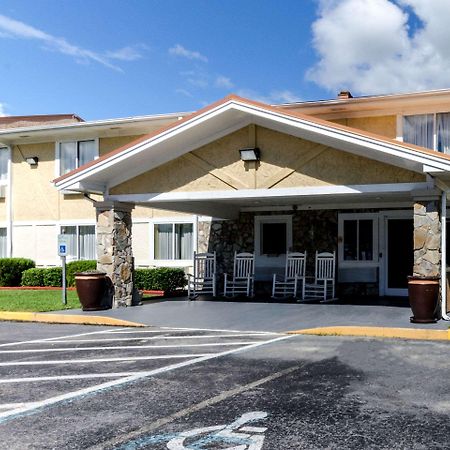 Rodeway Inn & Suites Jacksonville Near Camp Lejeune Екстер'єр фото