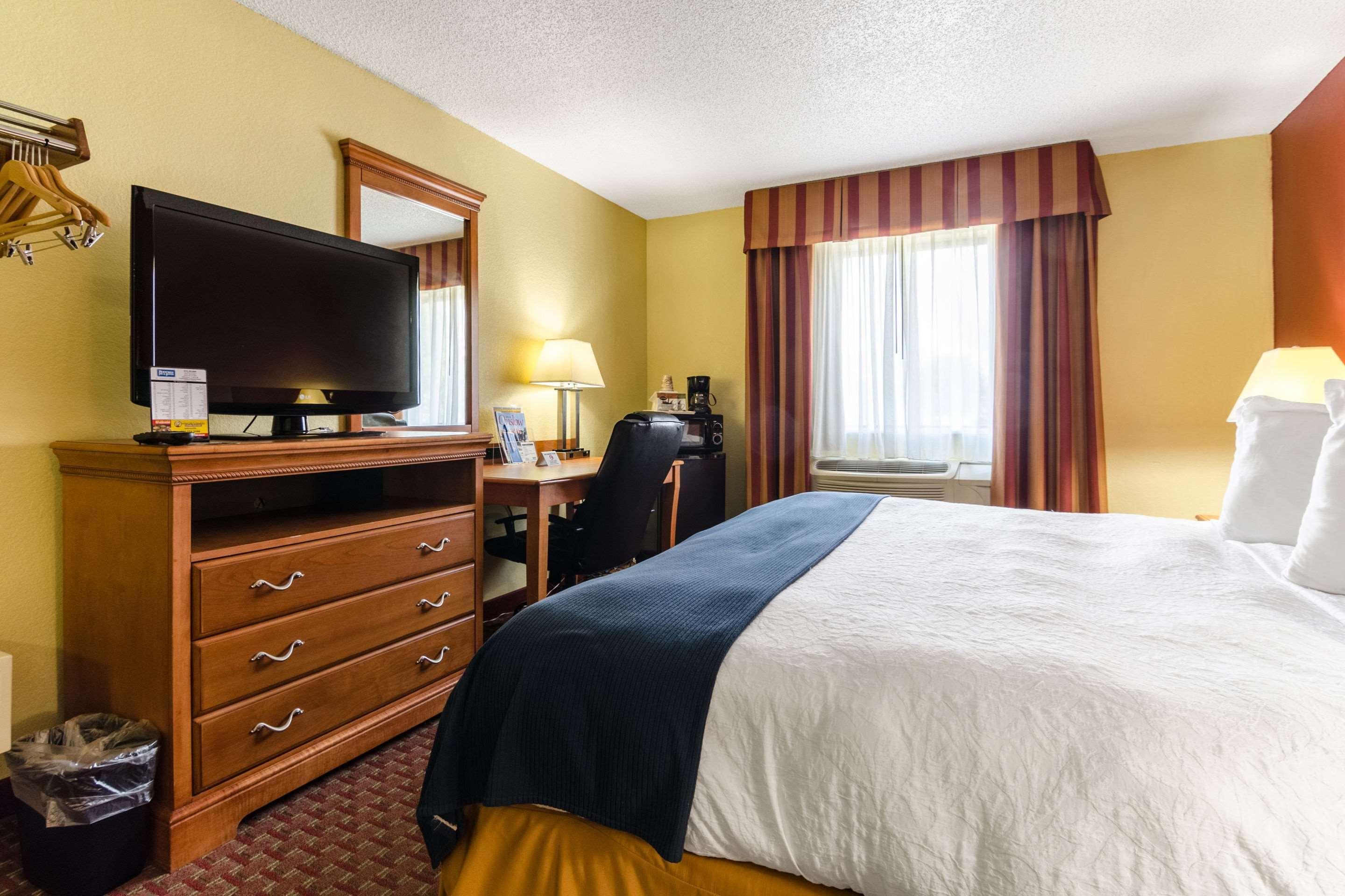 Rodeway Inn & Suites Jacksonville Near Camp Lejeune Екстер'єр фото