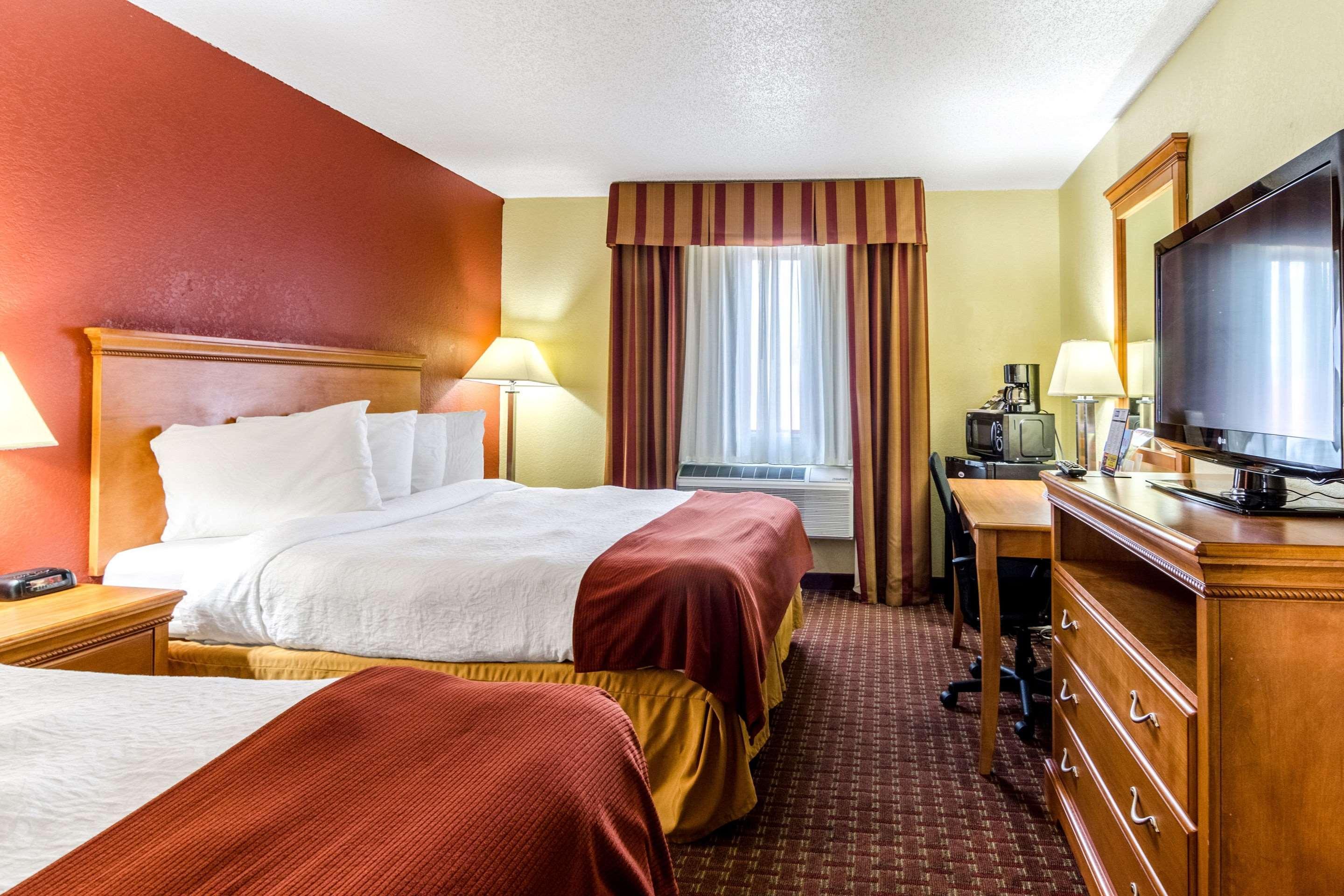 Rodeway Inn & Suites Jacksonville Near Camp Lejeune Екстер'єр фото