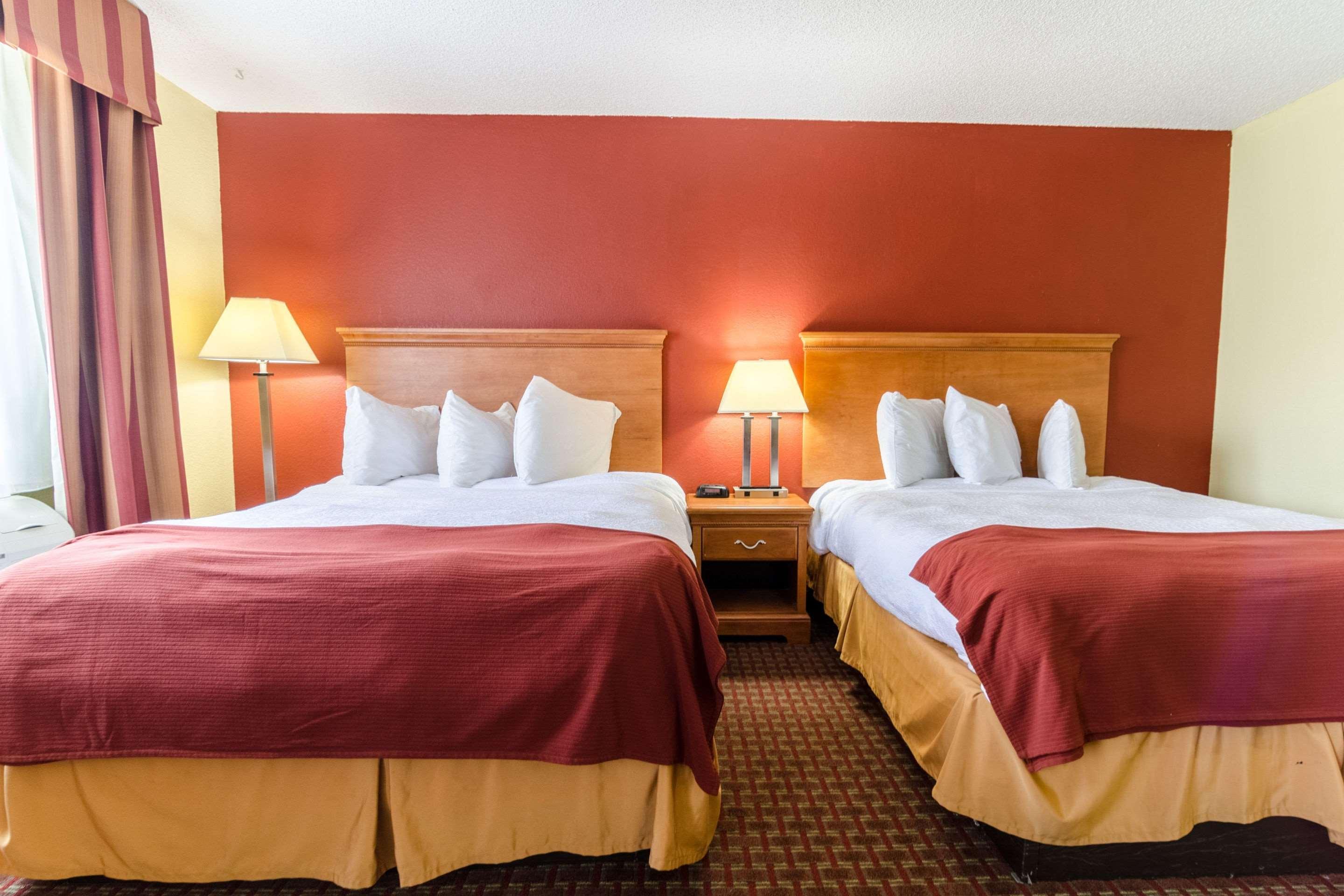 Rodeway Inn & Suites Jacksonville Near Camp Lejeune Екстер'єр фото