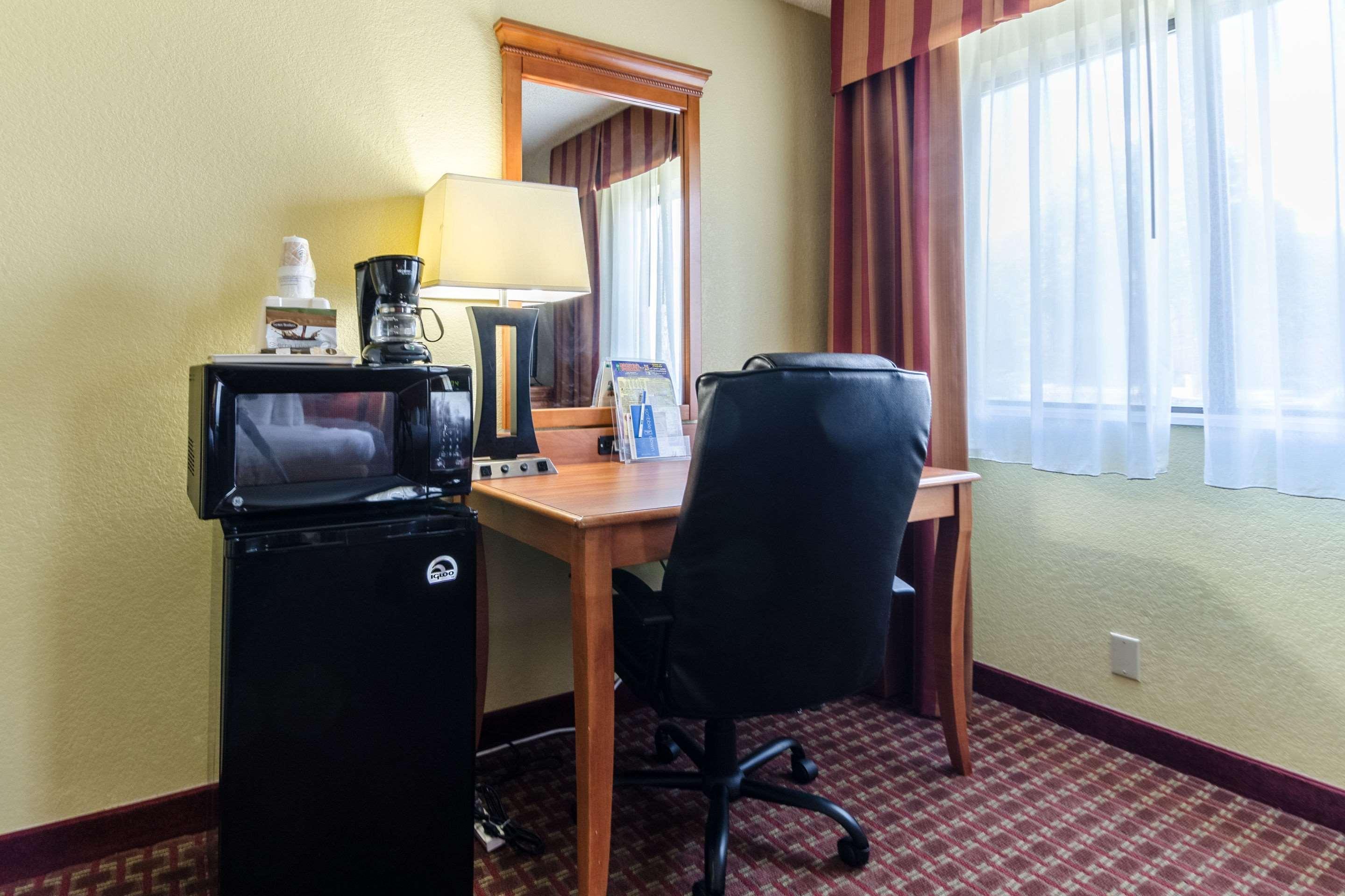 Rodeway Inn & Suites Jacksonville Near Camp Lejeune Екстер'єр фото