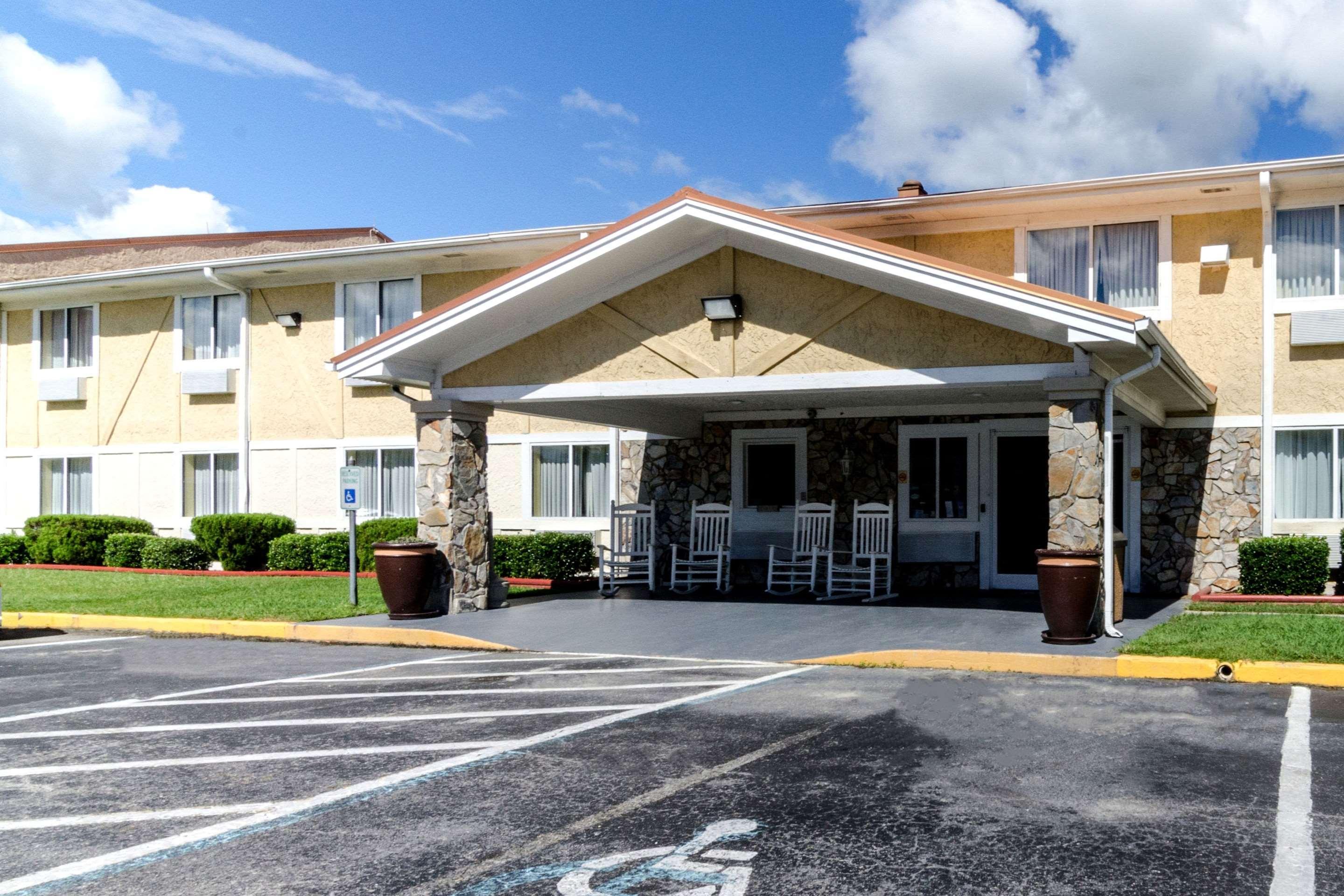 Rodeway Inn & Suites Jacksonville Near Camp Lejeune Екстер'єр фото