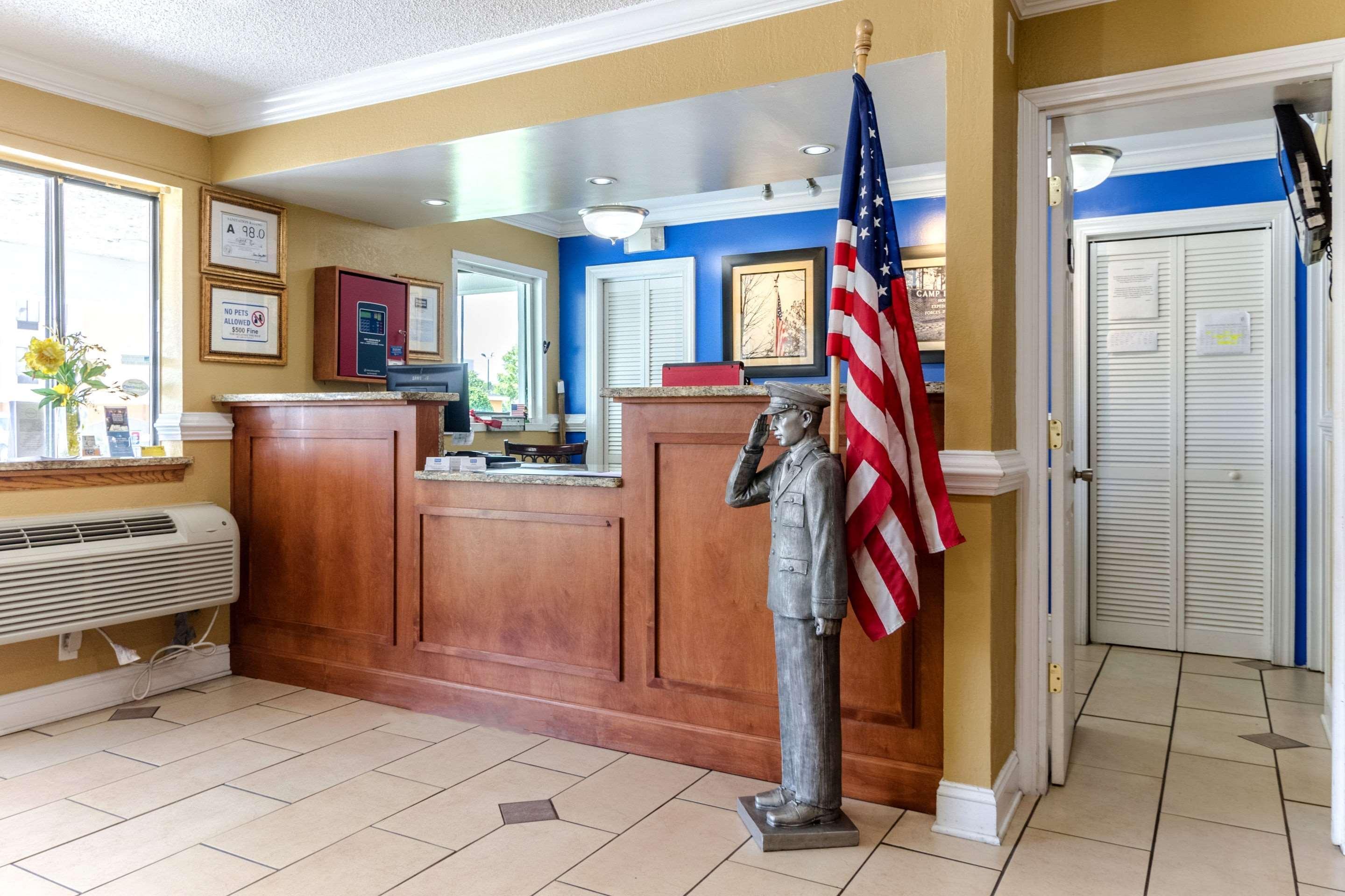 Rodeway Inn & Suites Jacksonville Near Camp Lejeune Екстер'єр фото
