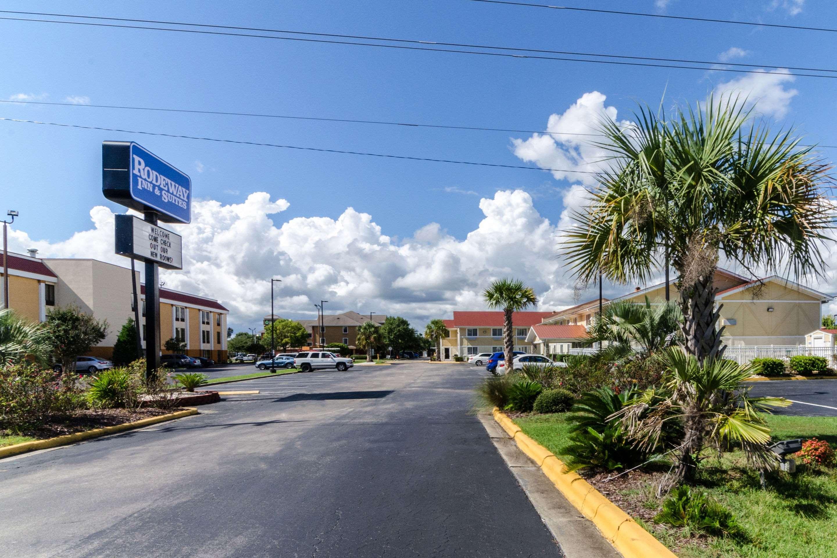 Rodeway Inn & Suites Jacksonville Near Camp Lejeune Екстер'єр фото