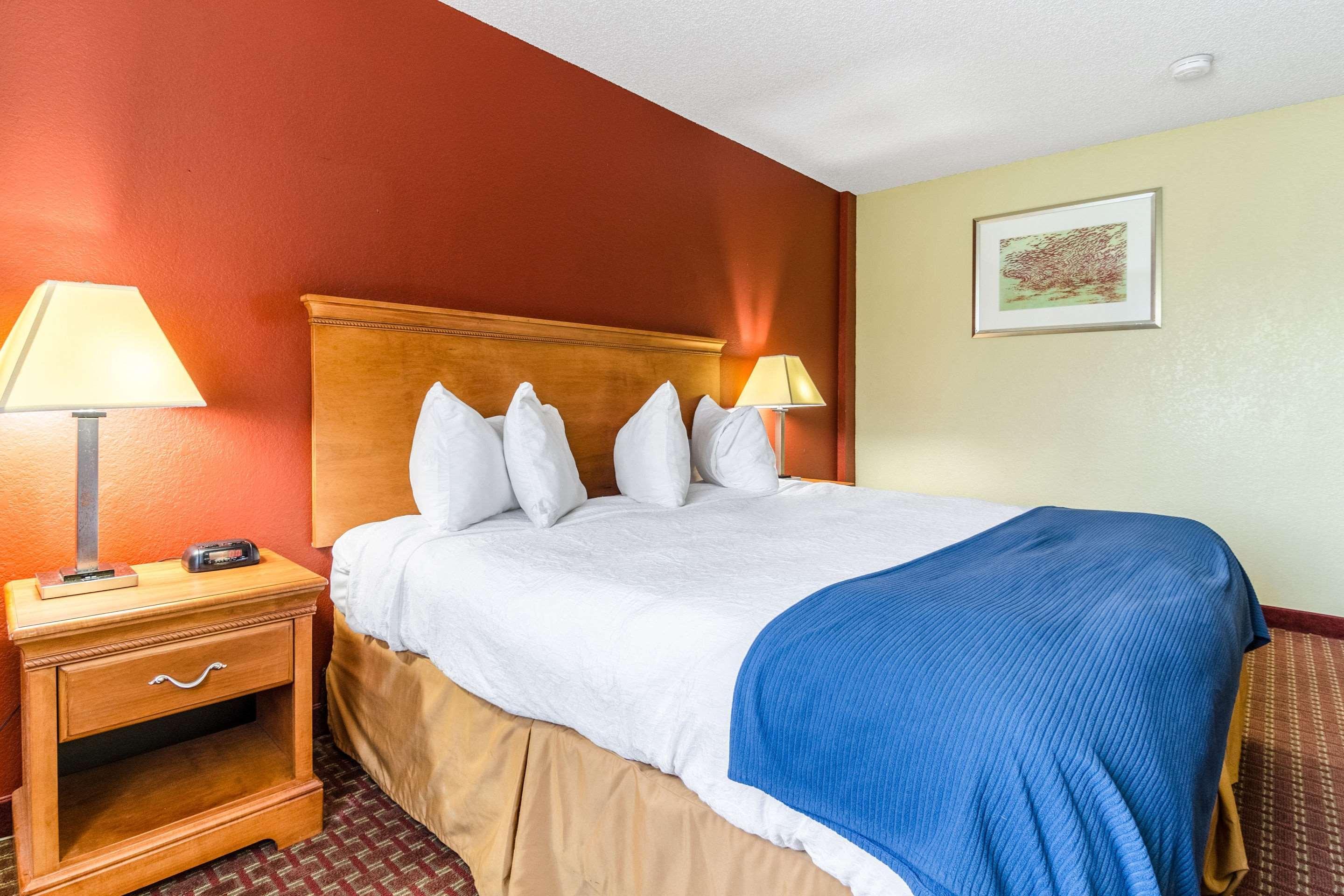 Rodeway Inn & Suites Jacksonville Near Camp Lejeune Екстер'єр фото