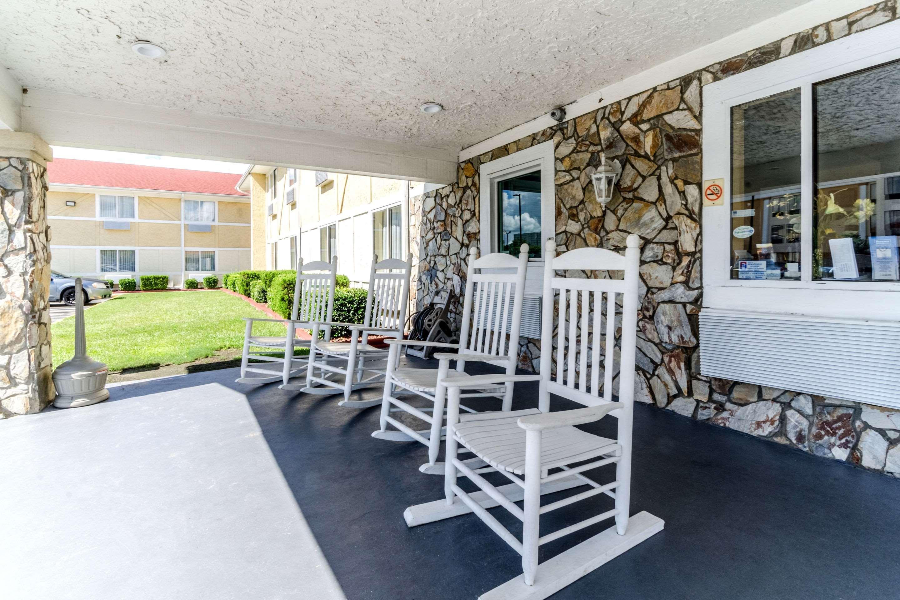 Rodeway Inn & Suites Jacksonville Near Camp Lejeune Екстер'єр фото