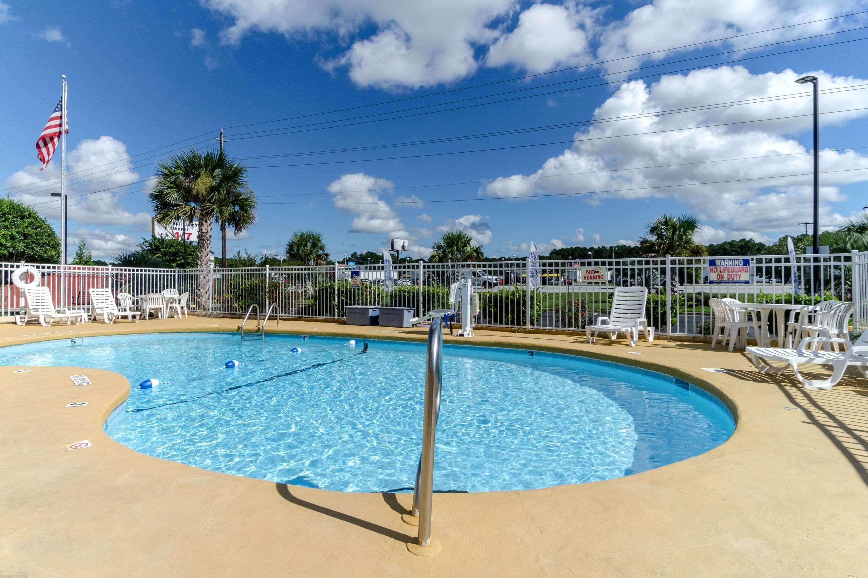 Rodeway Inn & Suites Jacksonville Near Camp Lejeune Екстер'єр фото