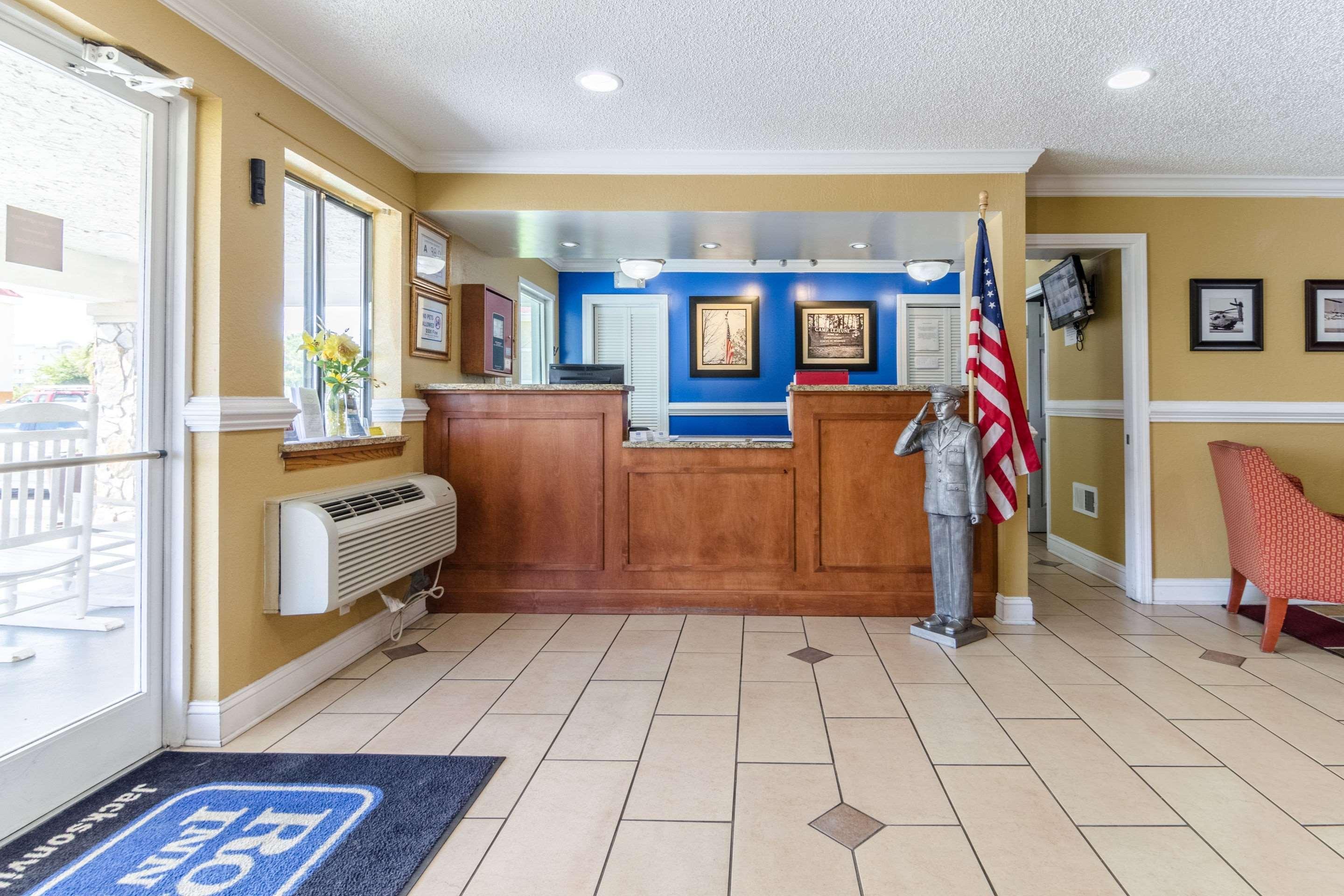 Rodeway Inn & Suites Jacksonville Near Camp Lejeune Екстер'єр фото