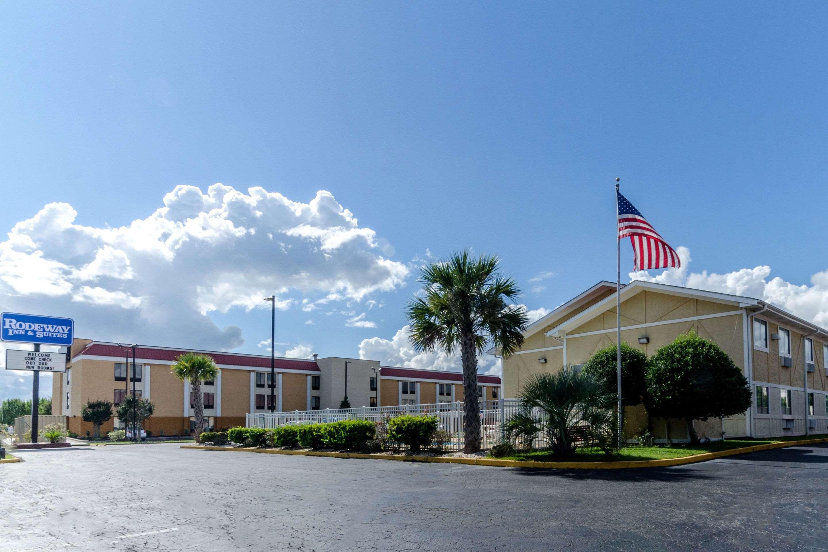 Rodeway Inn & Suites Jacksonville Near Camp Lejeune Екстер'єр фото